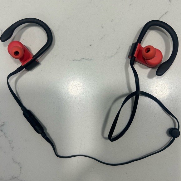 Powerbeats 3 - red w/black w/case - Picture 2 of 3
